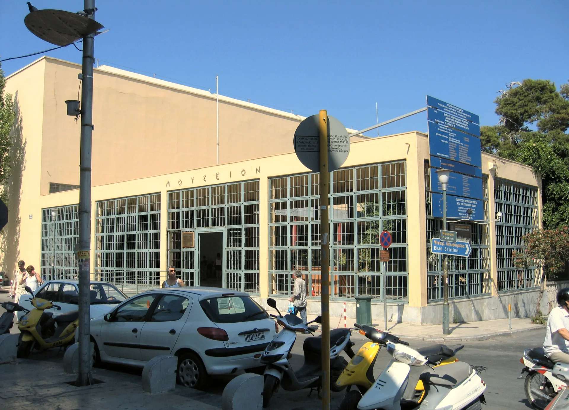 Exterior view of the Heraklion Archaeological Museum and its modernist building